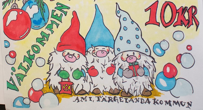 Tre tecknade tomtar som syns på en del av den affisch som marknadsför den julmarknad som AMI, Färgelanda kommun, ordnade.