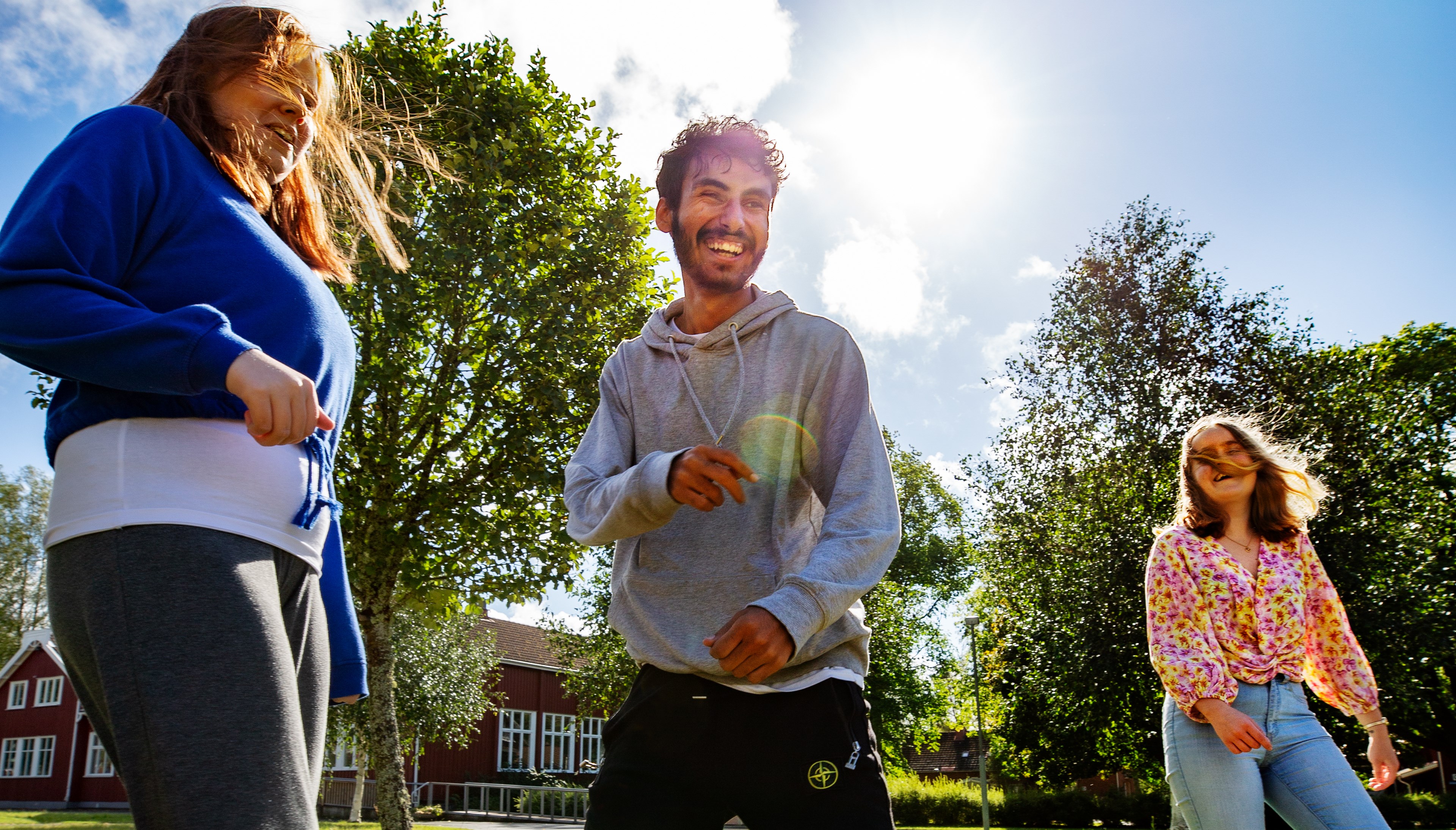 Tre deltagare i naturen