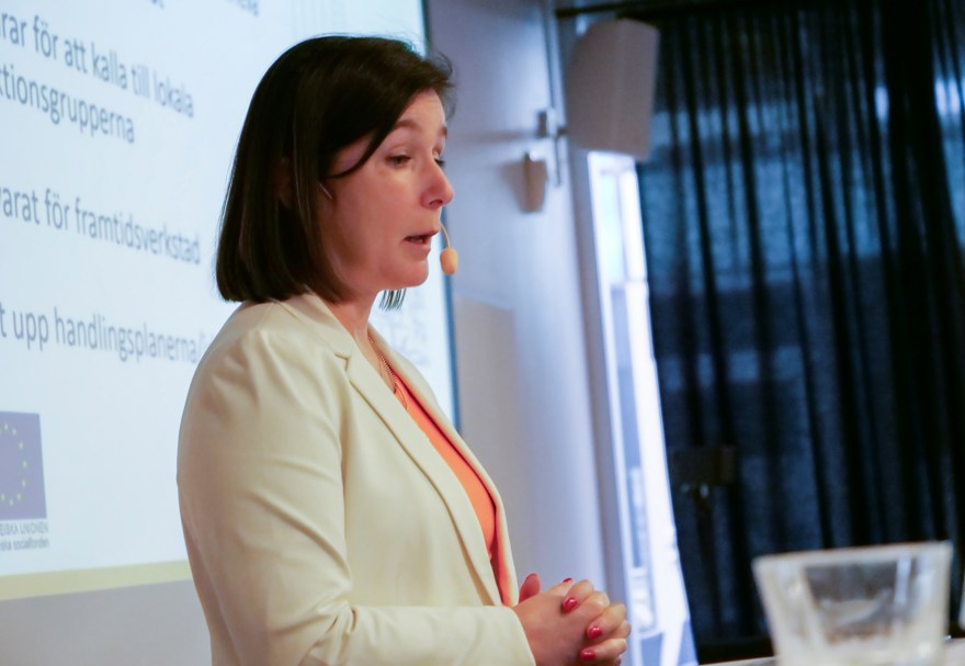 Sevtap Gurdal, följeforskare Vi-projektet, presenterar på Vi-projektets framtidskonferens.